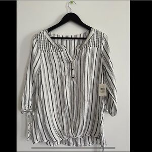NWT black and white blouse! 🖤🤍